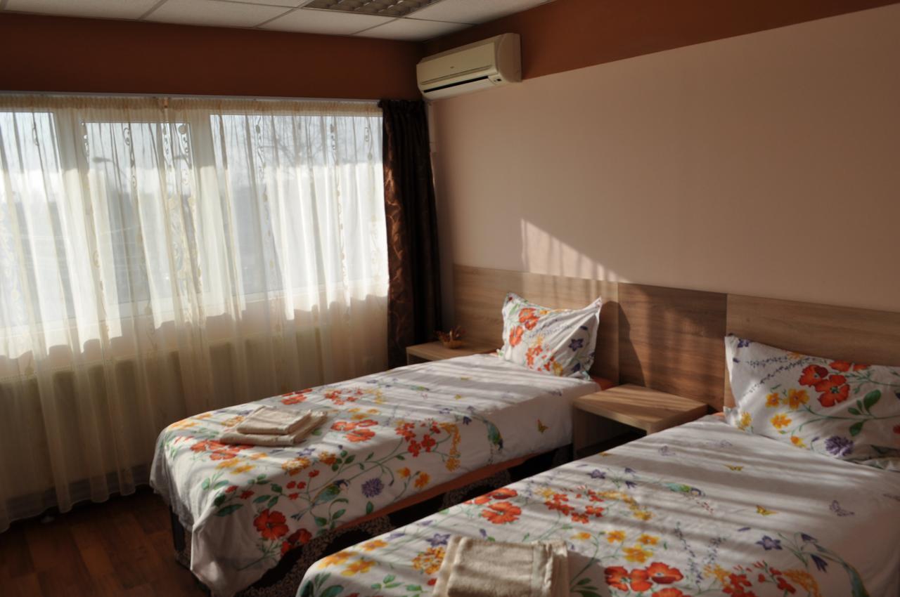 Hotel Casa Paul à Galaţi Extérieur photo